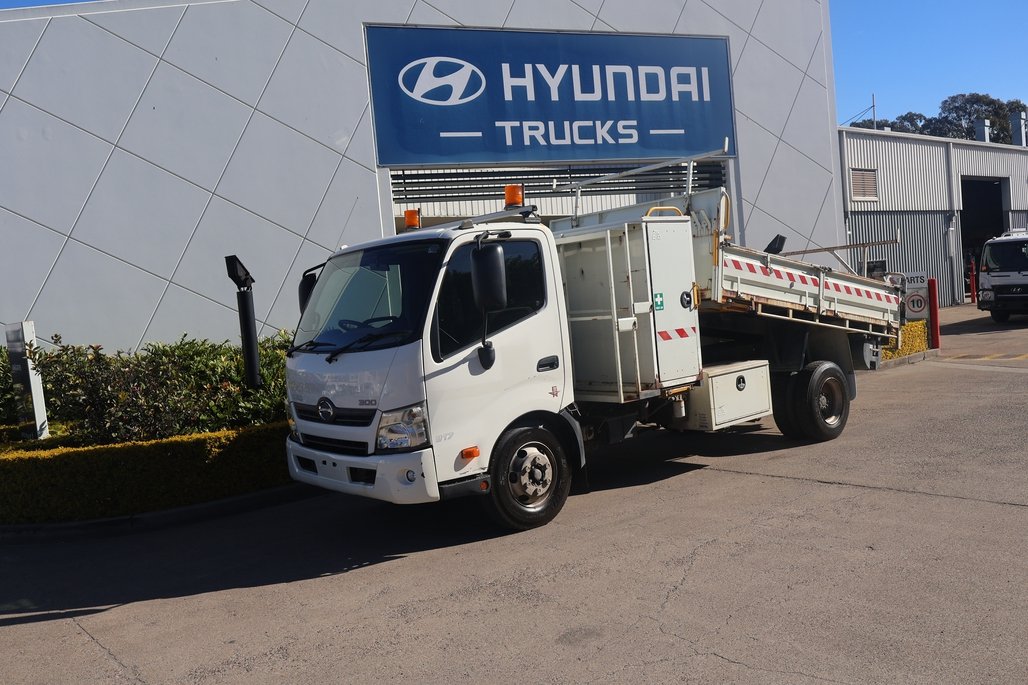 2015 Hino 300