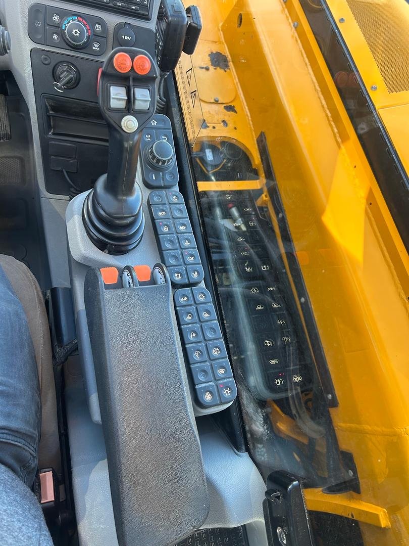 2023 JCB 560-80 Agri Pro image 12