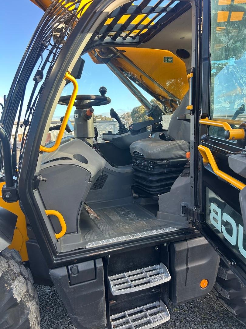 2023 JCB 560-80 Agri Pro image 11