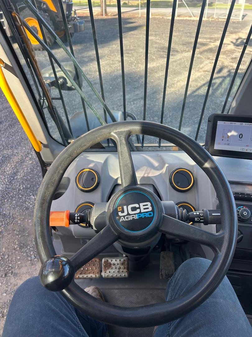 2023 JCB 560-80 Agri Pro image 14