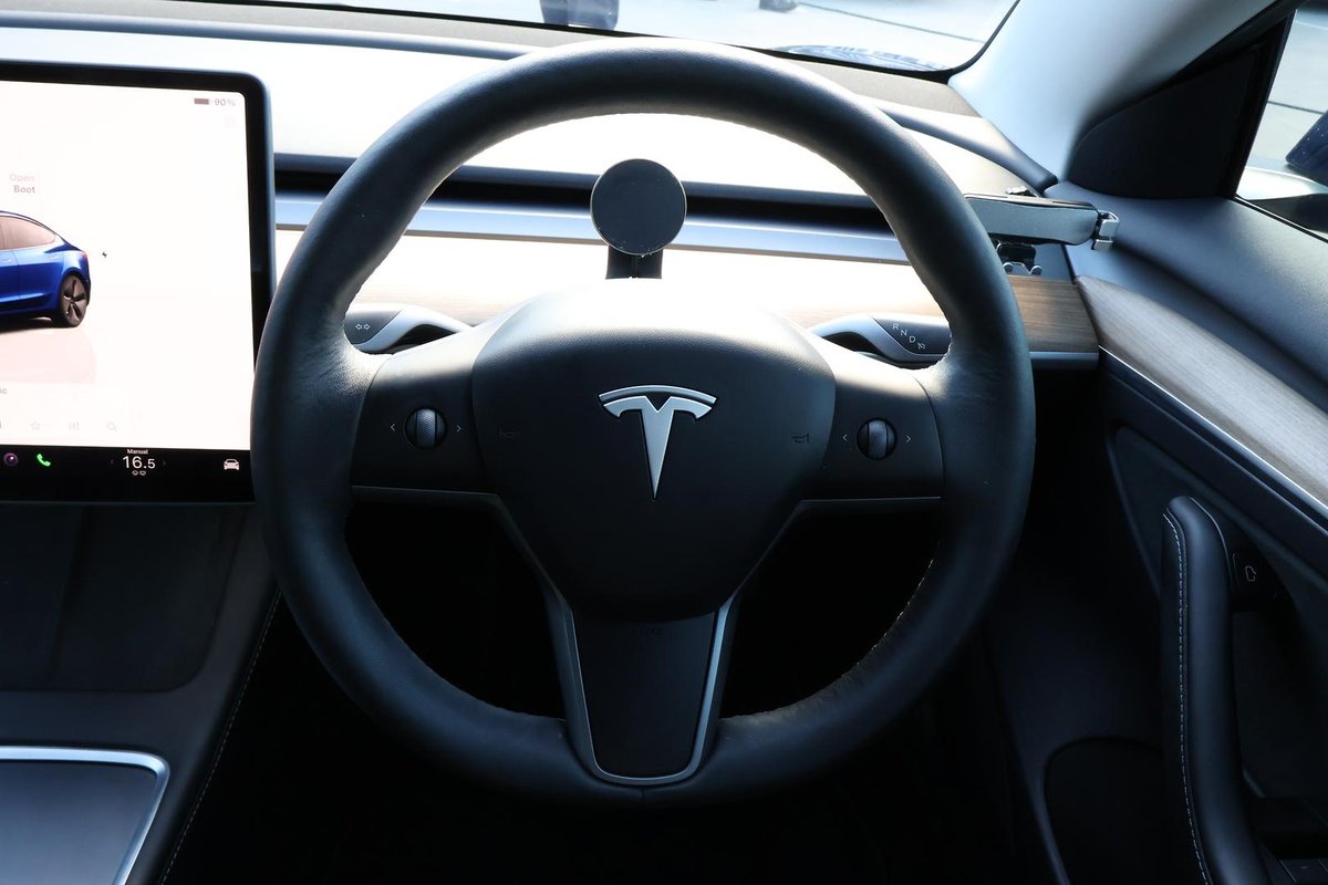 2022 Tesla Model 3 Rear-Wheel Drive image 10
