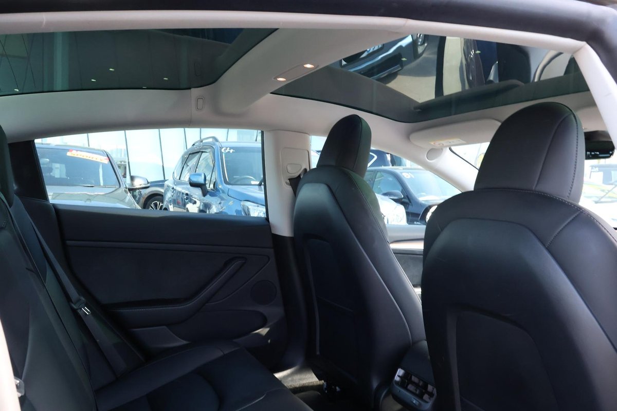 2022 Tesla Model 3 Rear-Wheel Drive image 23