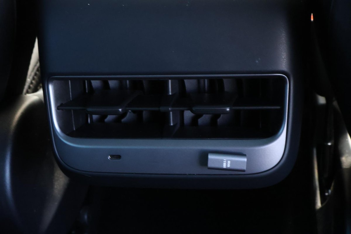 2022 Tesla Model 3 Rear-Wheel Drive image 24