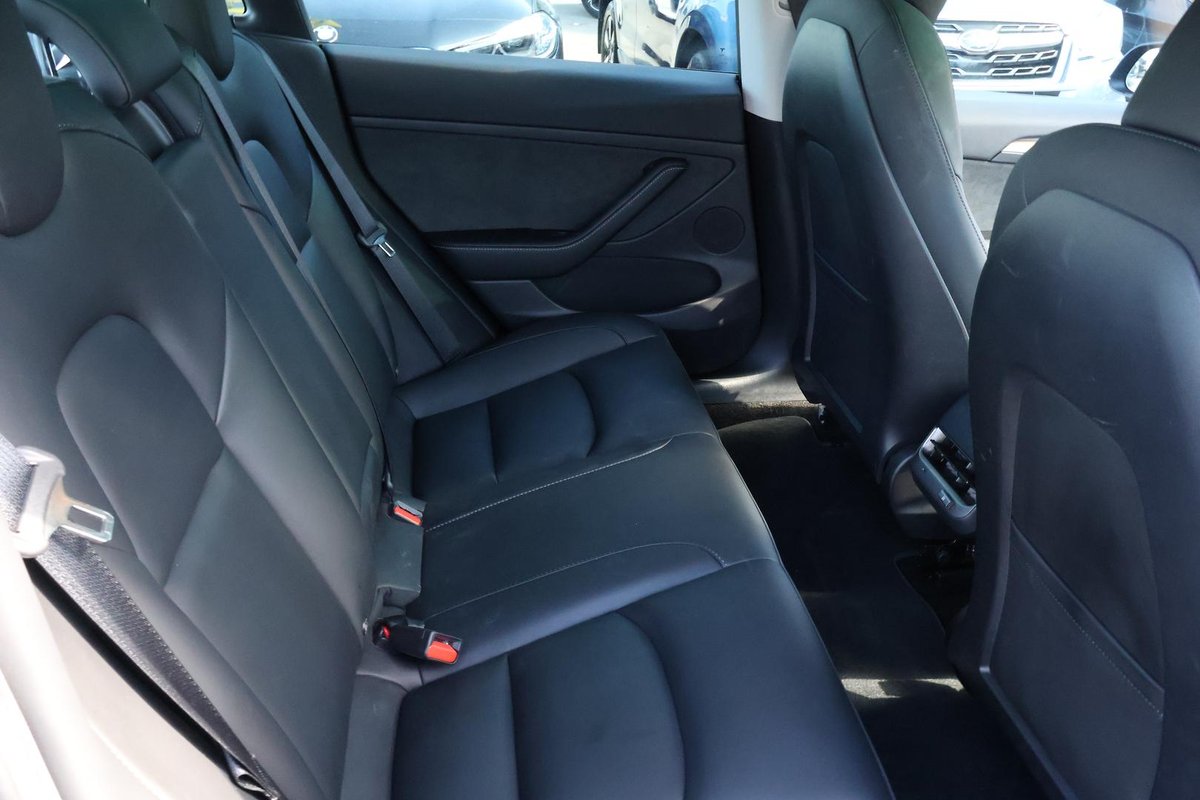 2022 Tesla Model 3 Rear-Wheel Drive image 25