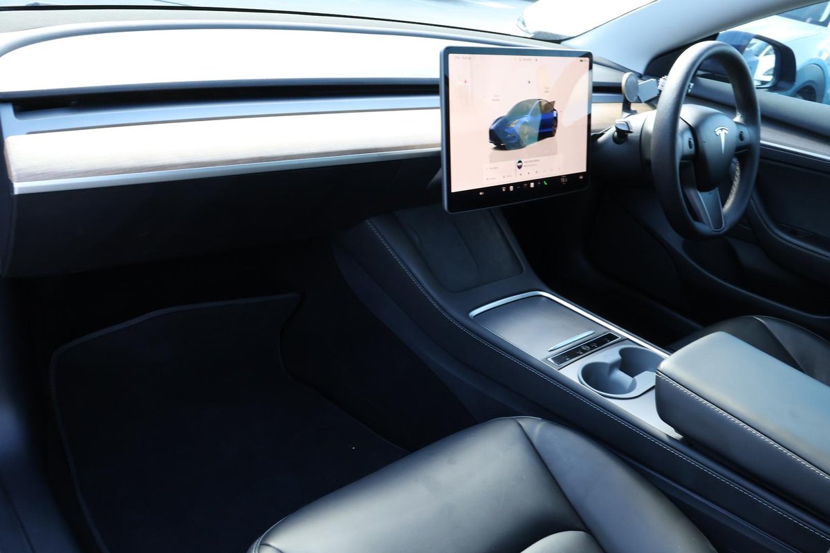 2022 Tesla Model 3 Rear-Wheel Drive image 26