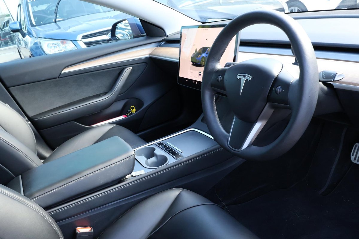 2022 Tesla Model 3 Rear-Wheel Drive image 7