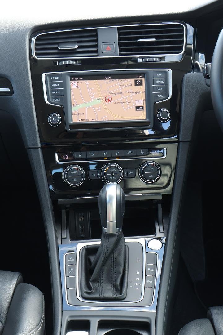2016 Volkswagen Golf 110TSI Highline 7 MY17 image 16