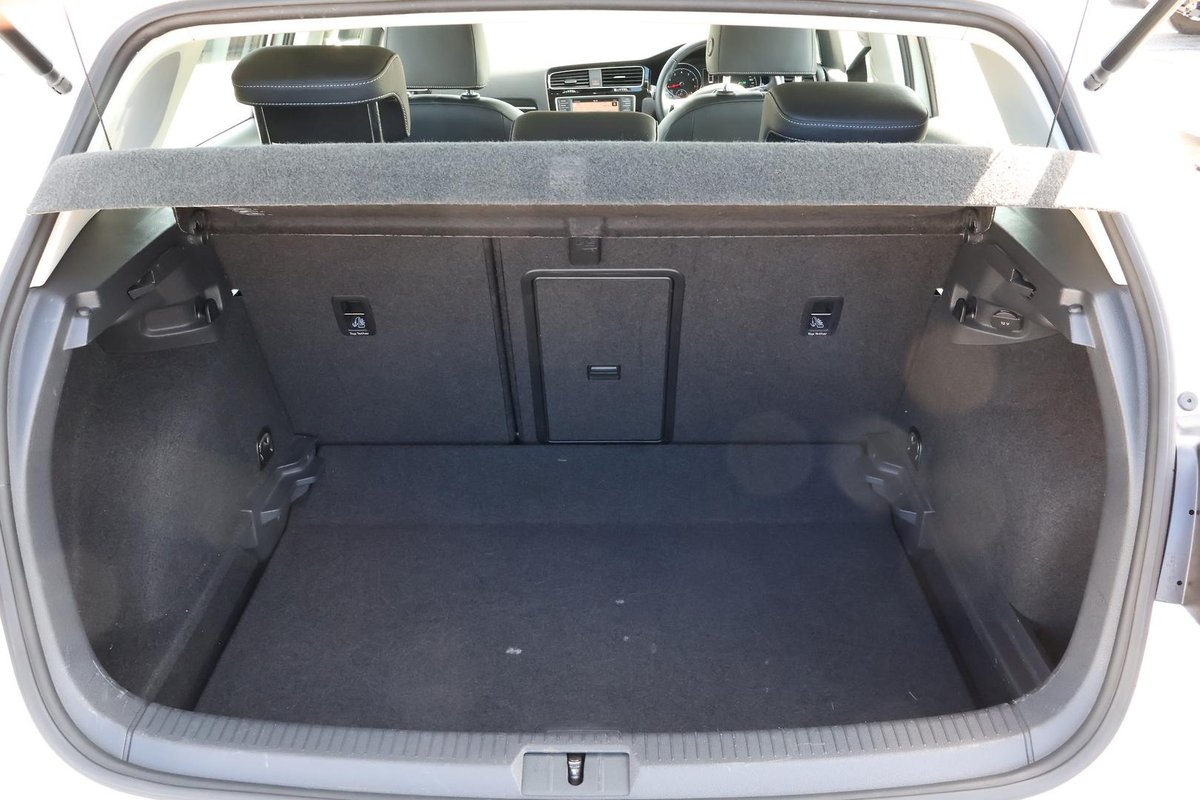 2016 Volkswagen Golf 110TSI Highline 7 MY17 image 24