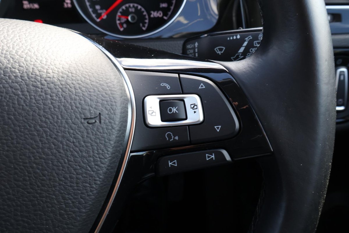 2016 Volkswagen Golf 110TSI Highline 7 MY17 image 11
