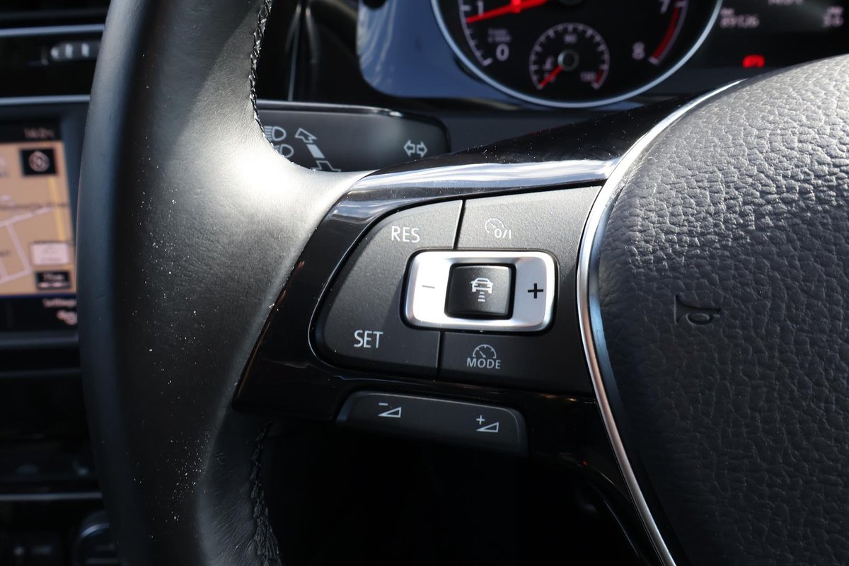 2016 Volkswagen Golf 110TSI Highline 7 MY17 image 10