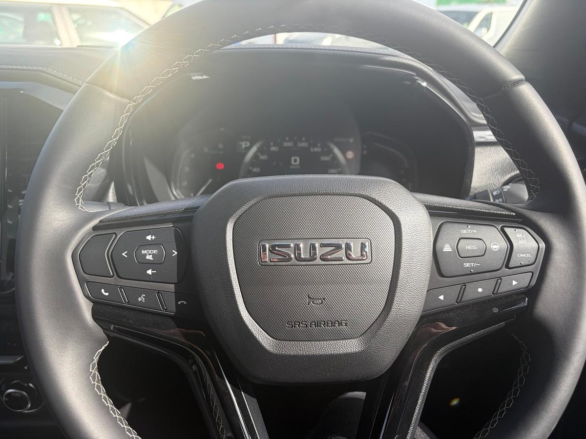 2026 Isuzu D-MAX BLADE MY25.5 4X4 Dual Range image 14
