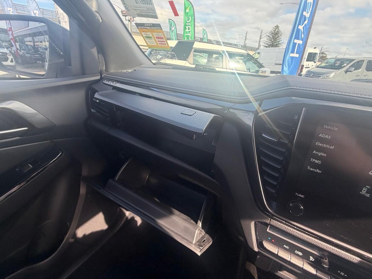 2026 Isuzu D-MAX BLADE MY25.5 4X4 Dual Range image 24