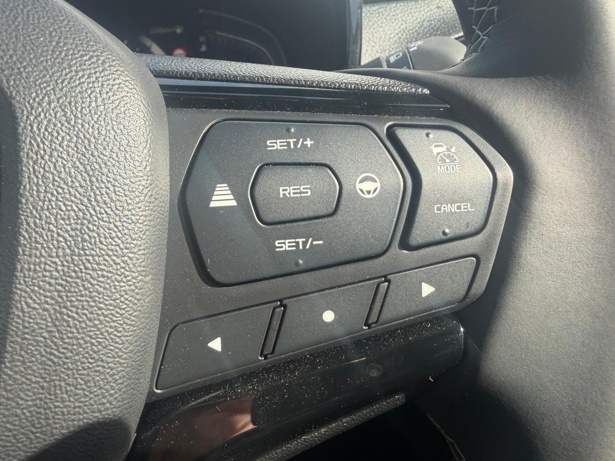 2026 Isuzu D-MAX BLADE MY25.5 4X4 Dual Range image 17