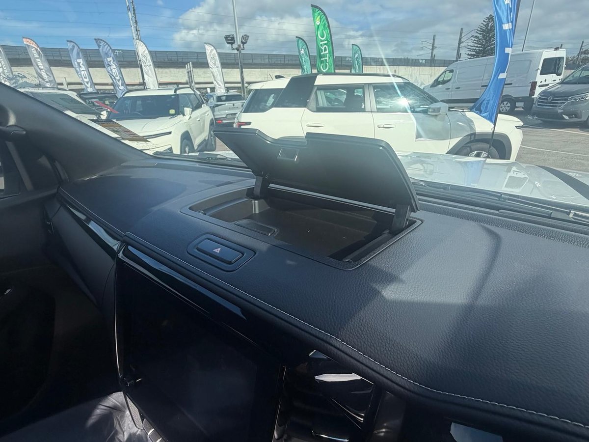 2026 Isuzu D-MAX BLADE MY25.5 4X4 Dual Range image 23