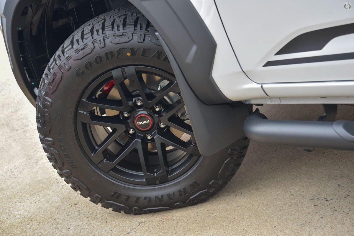 2026 Isuzu D-MAX BLADE MY25.5 4X4 Dual Range image 7