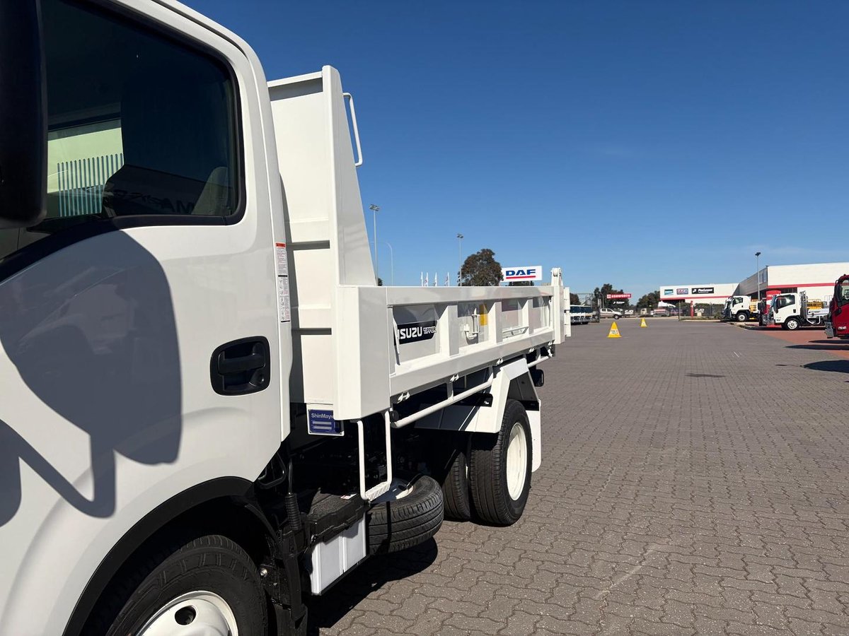2026 Isuzu Nkr 62/45-150 Dt D25 image 5