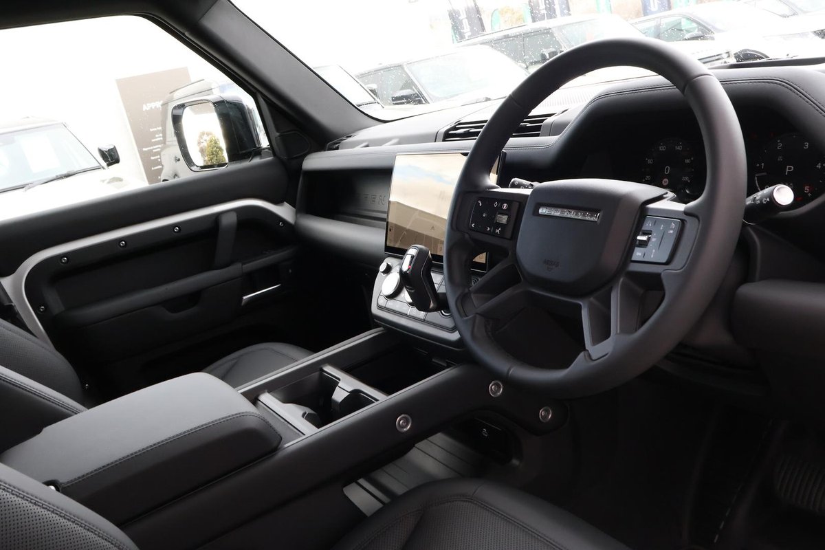2026 Land Rover Defender 110 D350 X-Dynamic SE L663 MY26 AWD image 7