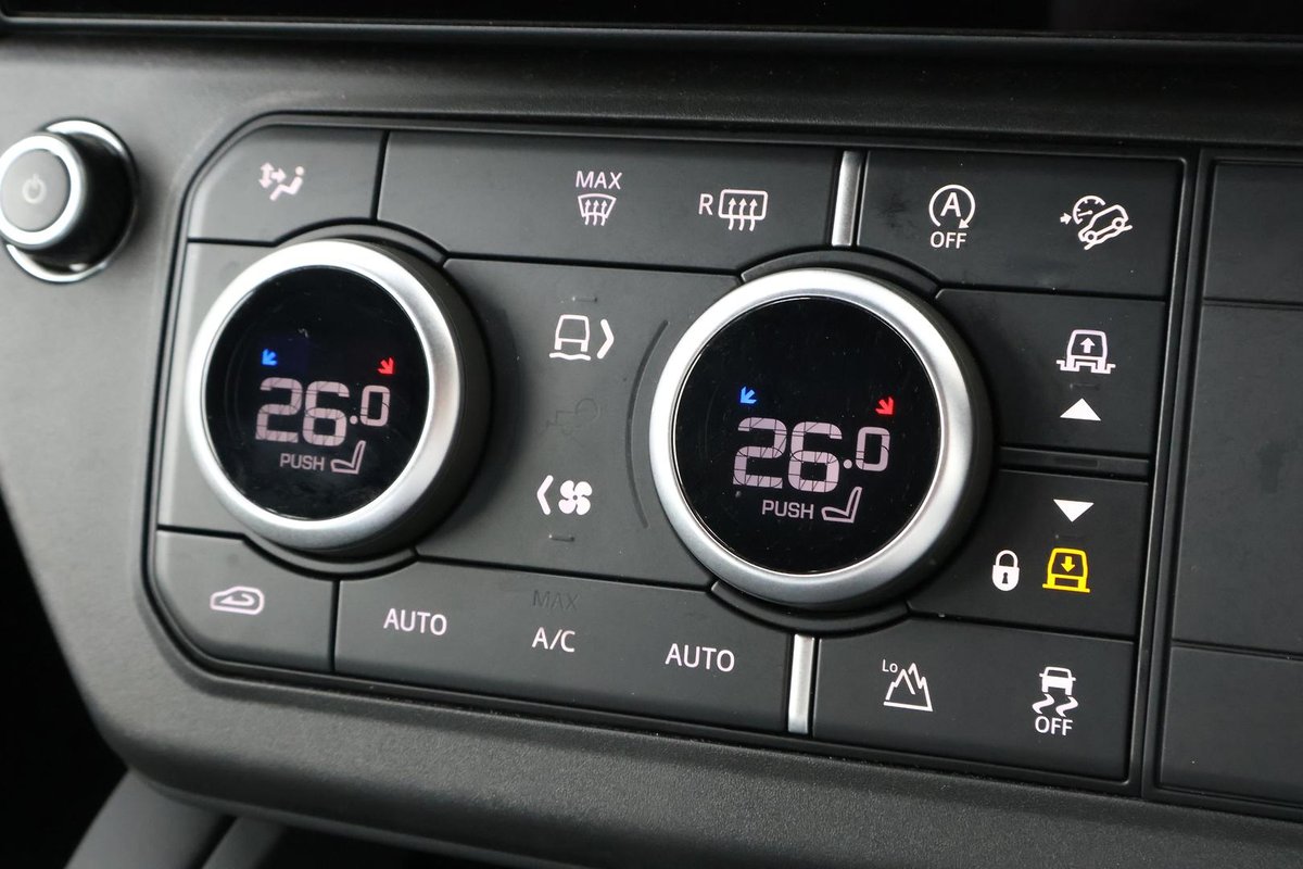 2026 Land Rover Defender 110 D350 X-Dynamic SE L663 MY26 AWD image 16