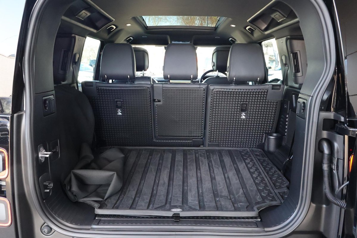 2025 Land Rover Defender 110 D350 X-Dynamic HSE L663 MY26 AWD image 27