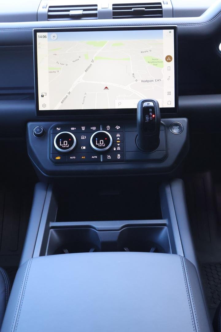 2025 Land Rover Defender 110 D350 X-Dynamic HSE L663 MY26 AWD image 16