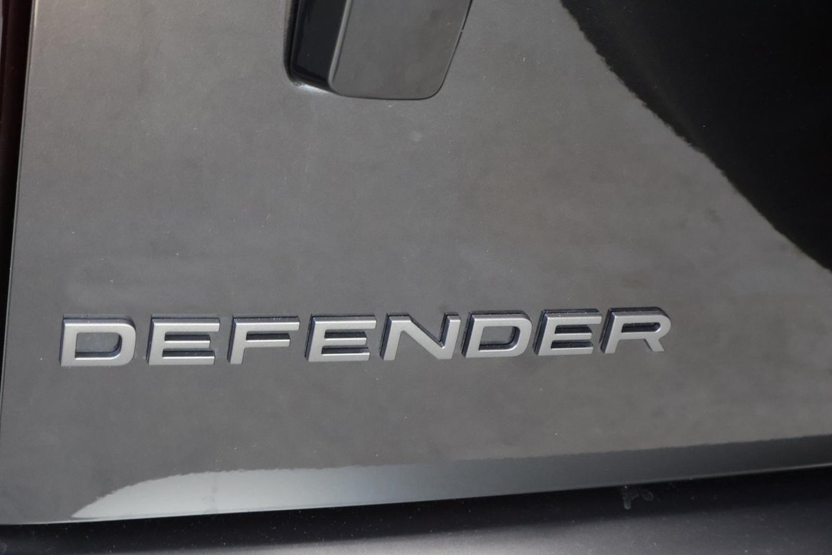 2025 Land Rover Defender 110 D350 X-Dynamic HSE L663 MY26 AWD image 32