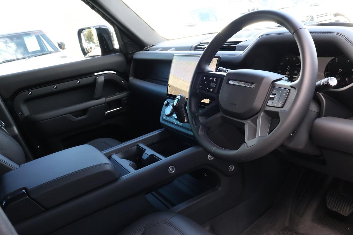 2025 Land Rover Defender 110 D350 X-Dynamic HSE L663 MY26 AWD image 7