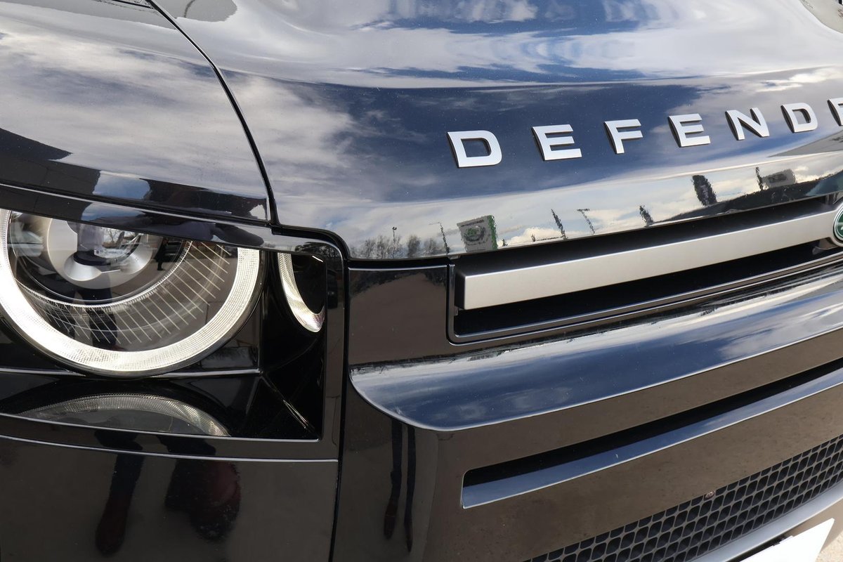 2024 Land Rover Defender 130 D300 X-Dynamic SE L663 MY24 AWD image 17