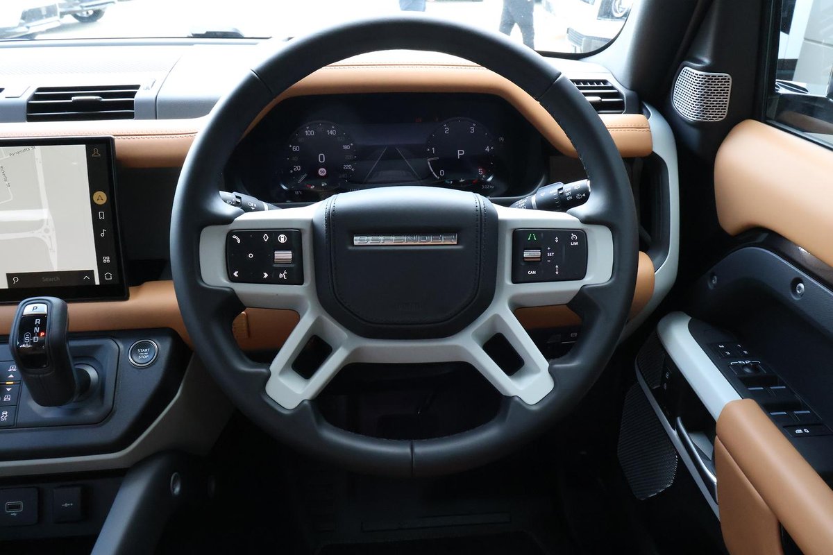 2024 Land Rover Defender 130 D300 X-Dynamic SE L663 MY24 AWD image 15