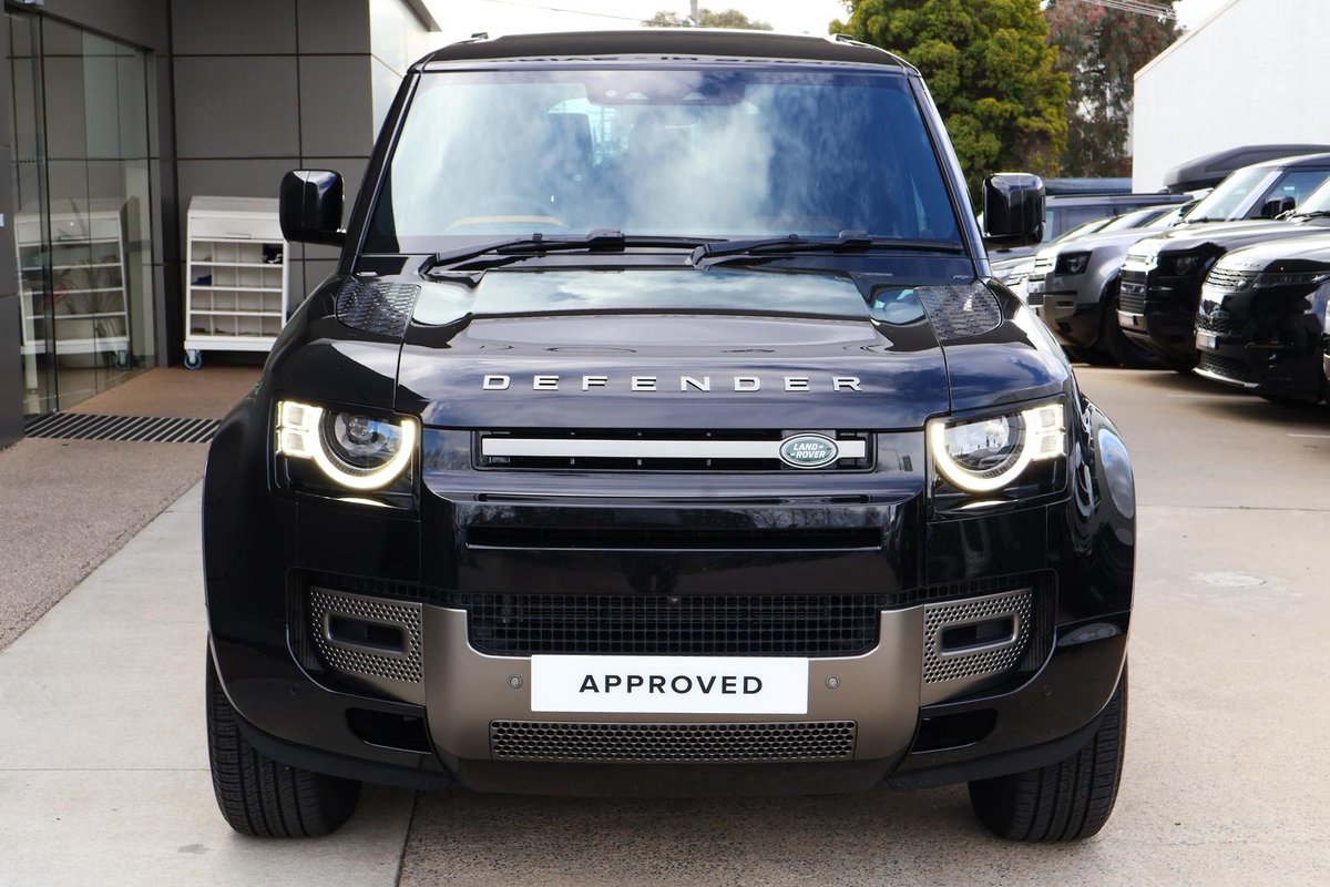 2024 Land Rover Defender 130 D300 X-Dynamic SE L663 MY24 AWD image 7