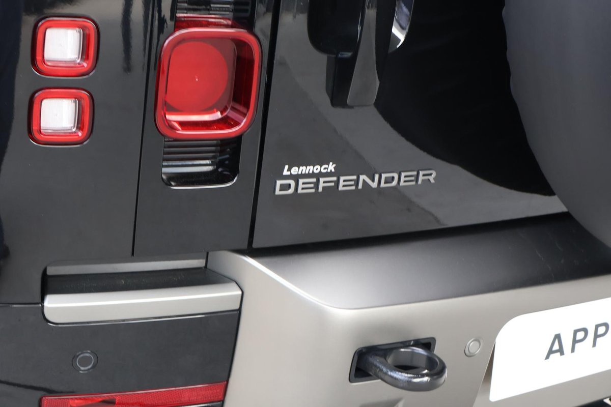 2024 Land Rover Defender 130 D300 X-Dynamic SE L663 MY24 AWD image 19