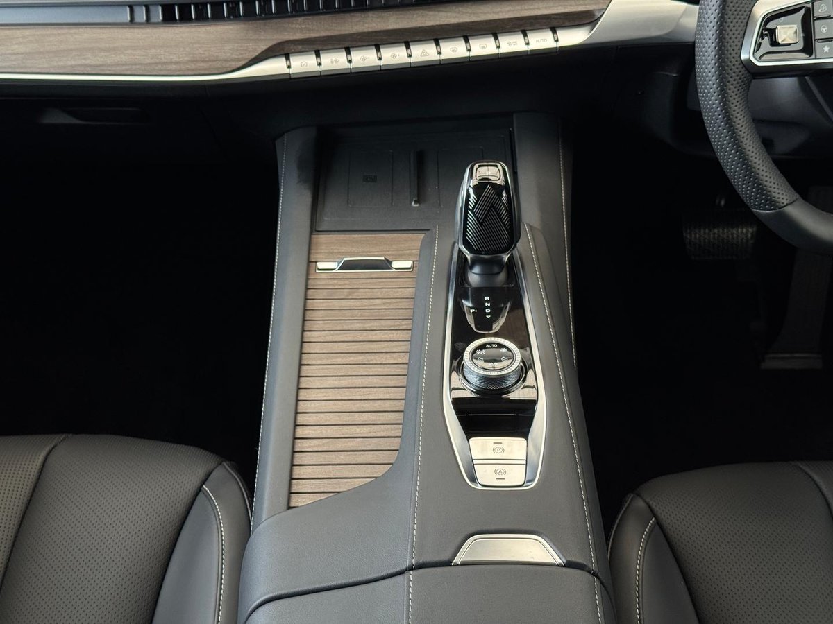 2025 MG QS Essence IS31 MY25 AWD image 36