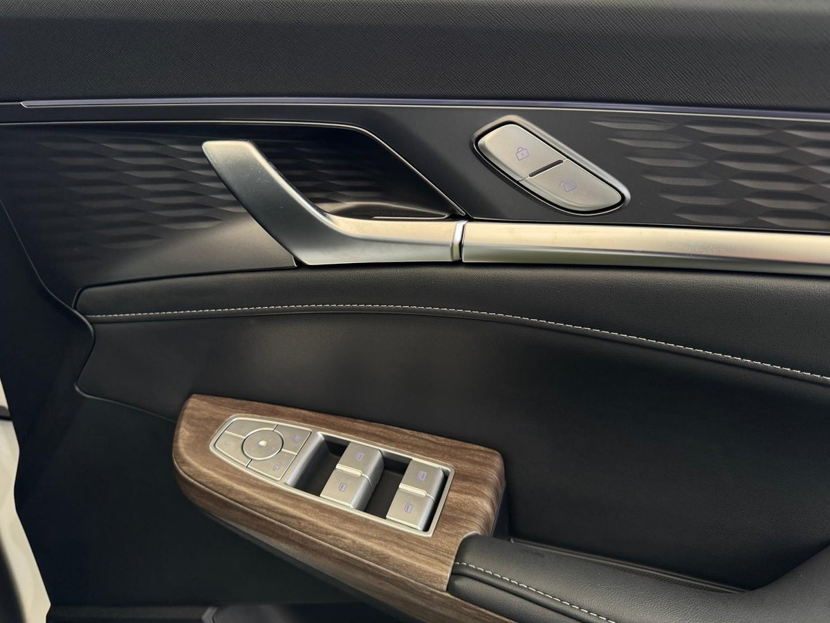 2025 MG QS Essence IS31 MY25 AWD image 18