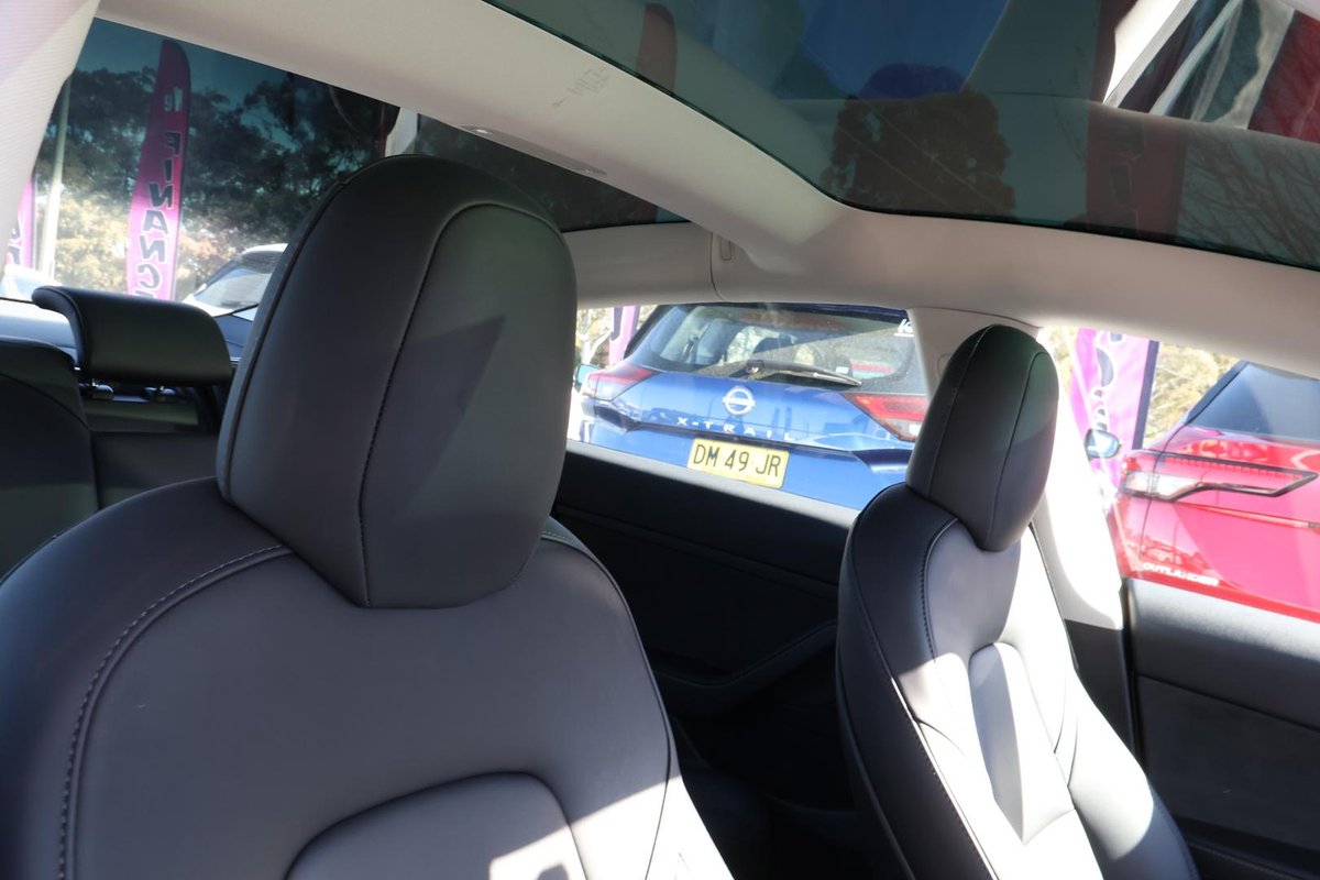 2022 Tesla Model 3 Rear-Wheel Drive image 8