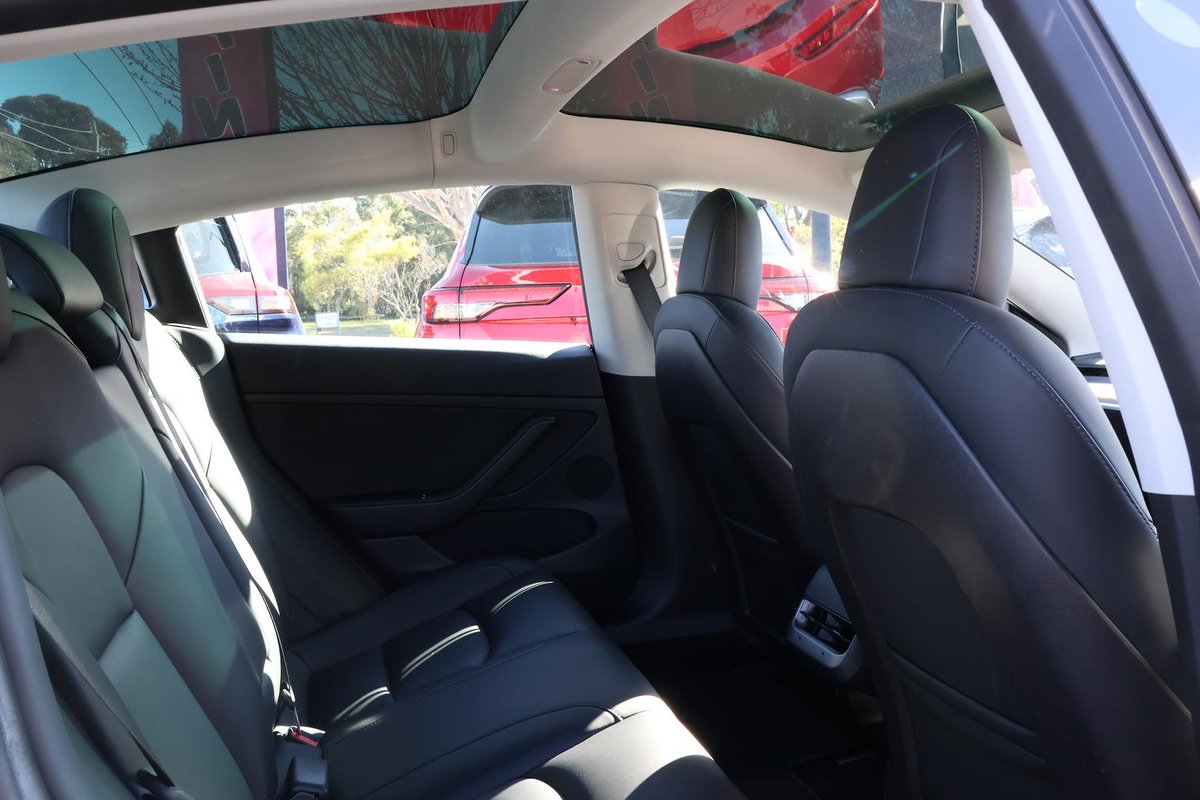 2022 Tesla Model 3 Rear-Wheel Drive image 23