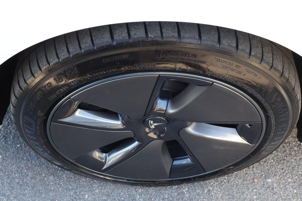 2022 Tesla Model 3 Rear-Wheel Drive image 31
