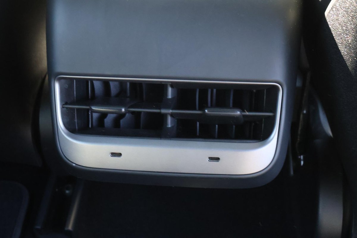 2022 Tesla Model 3 Rear-Wheel Drive image 25