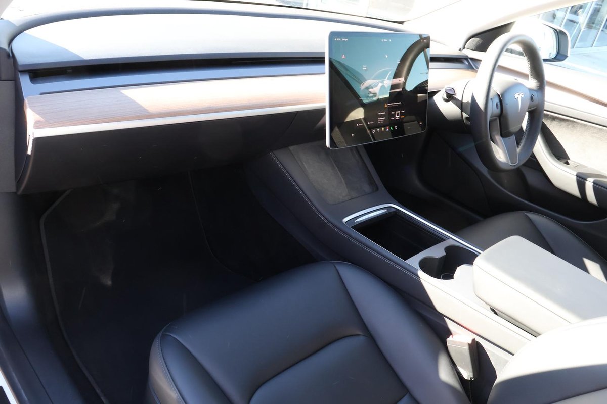 2022 Tesla Model 3 Rear-Wheel Drive image 26