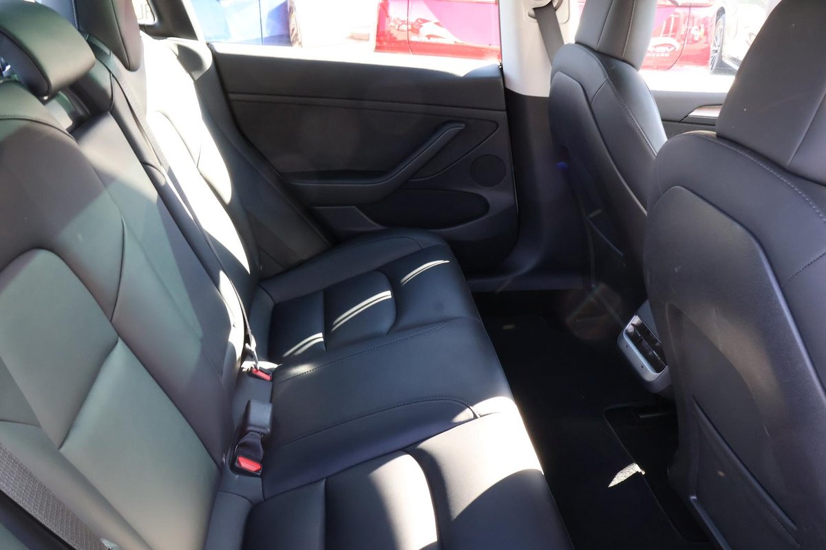 2022 Tesla Model 3 Rear-Wheel Drive image 24