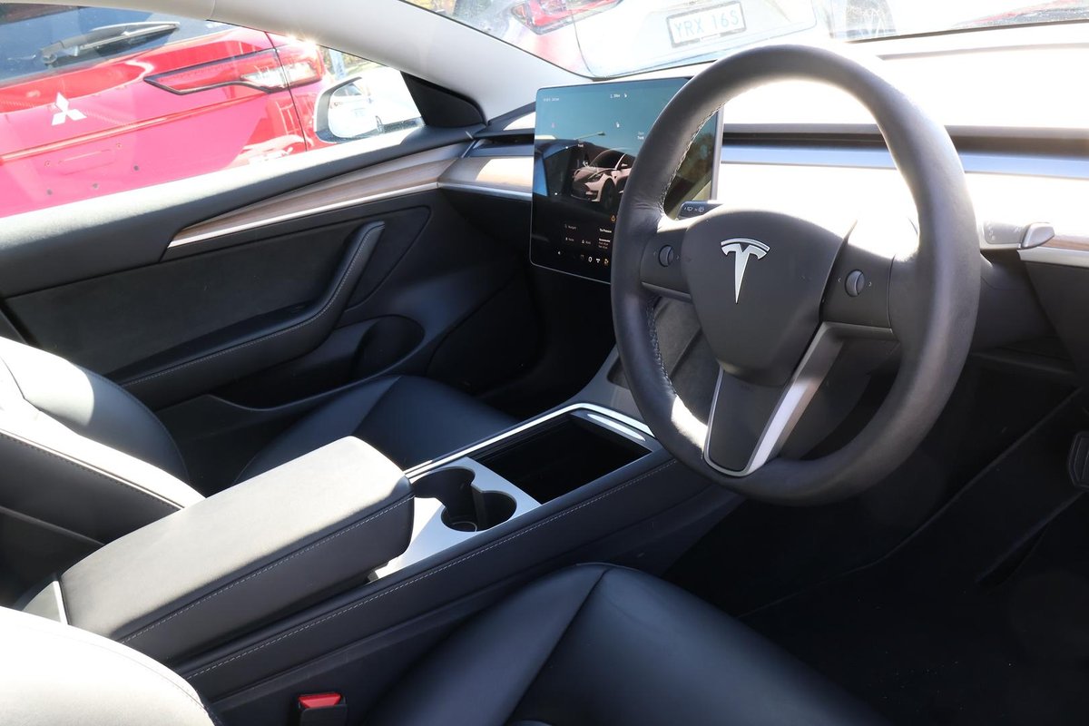 2022 Tesla Model 3 Rear-Wheel Drive image 7