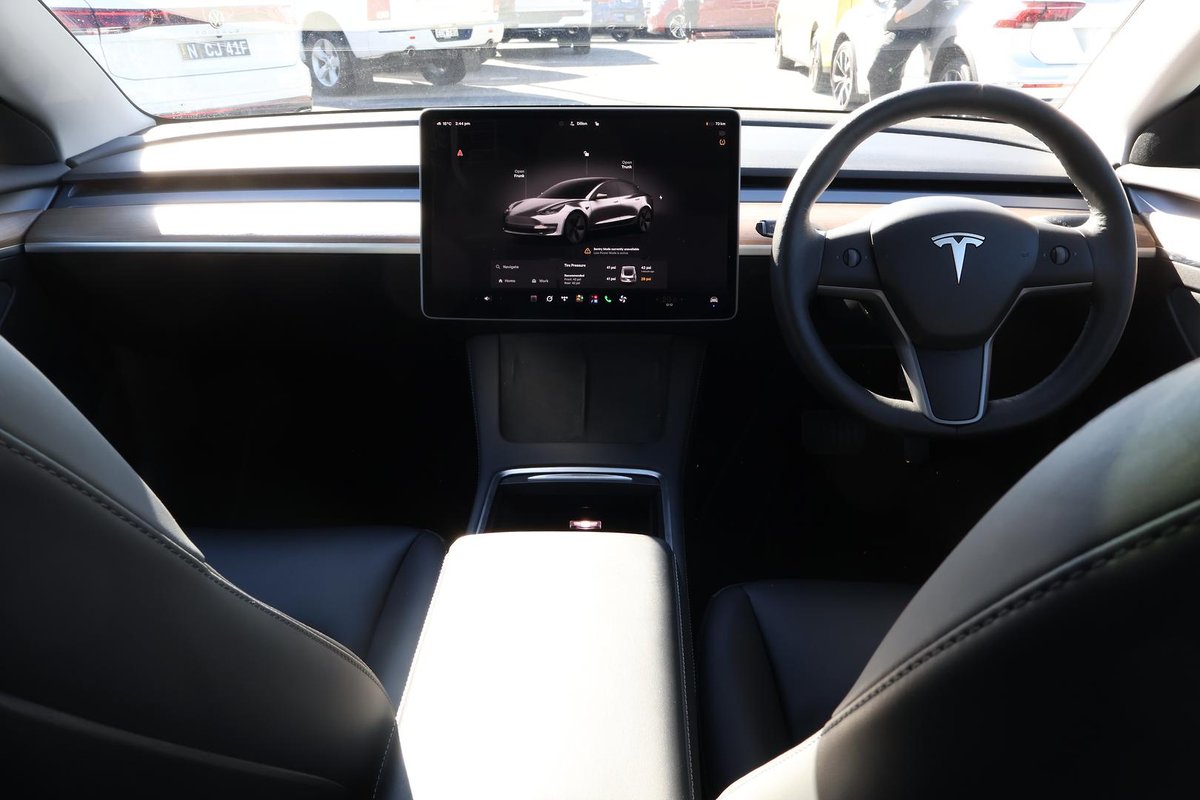 2022 Tesla Model 3 Rear-Wheel Drive image 9