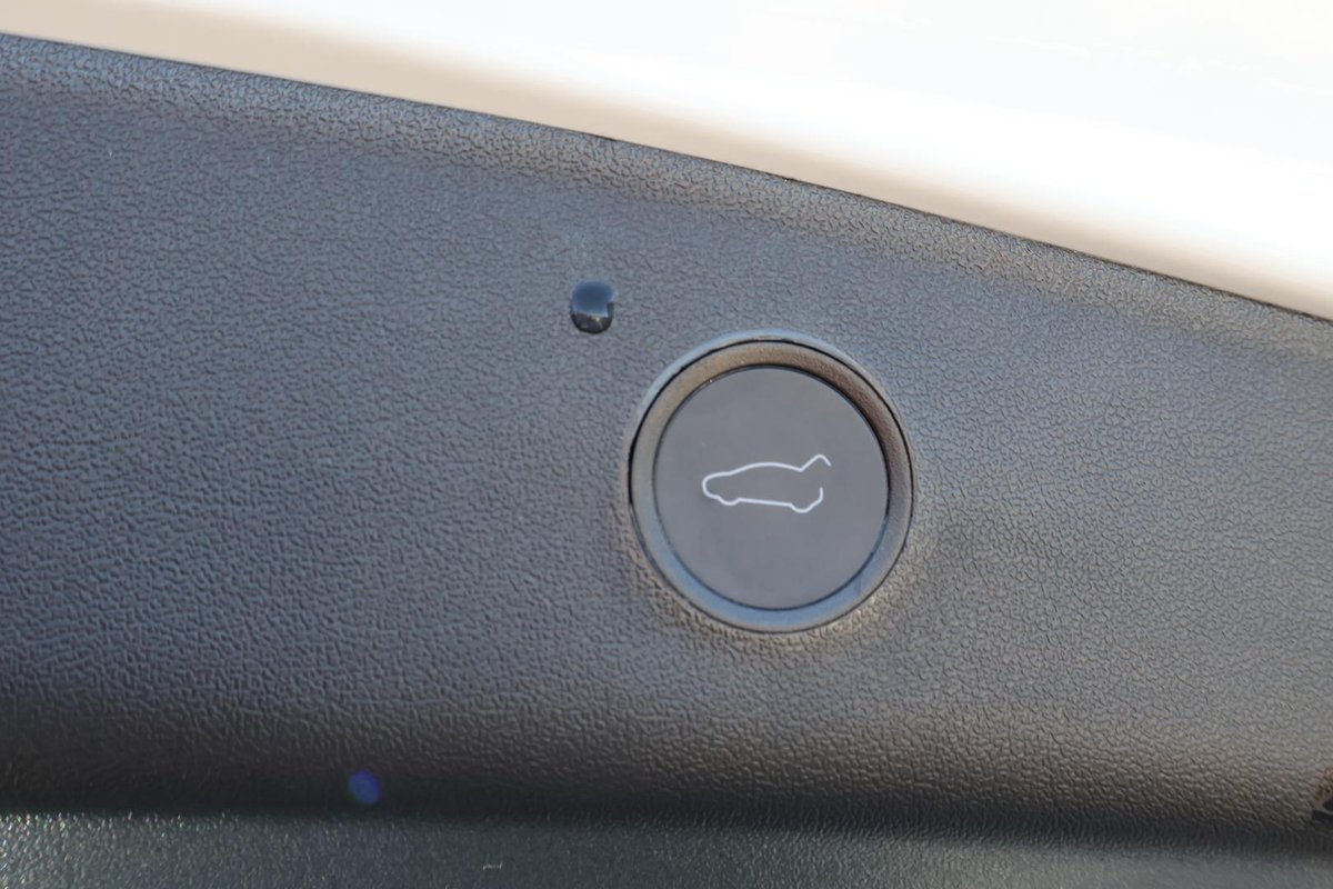 2022 Tesla Model 3 Rear-Wheel Drive image 29