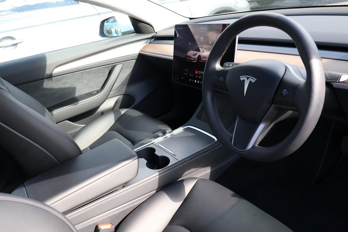 2023 Tesla Model 3 Rear-Wheel Drive image 7