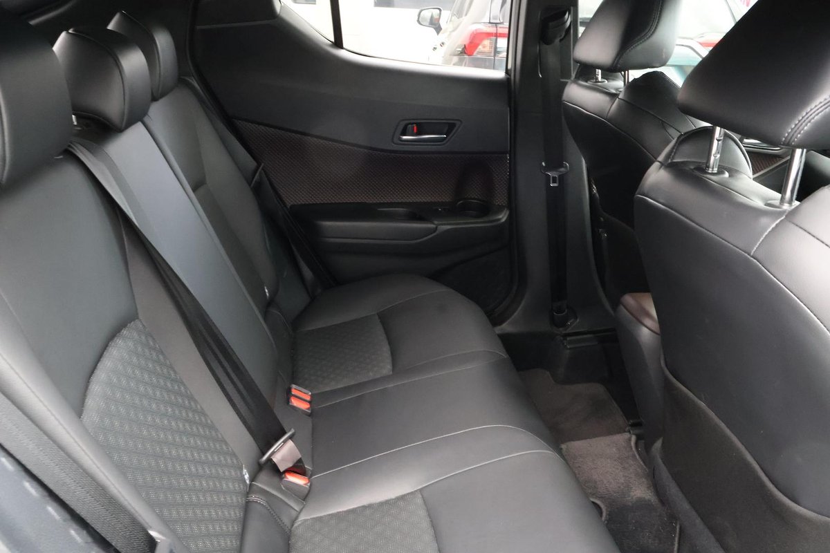 2019 Toyota C-HR image 21