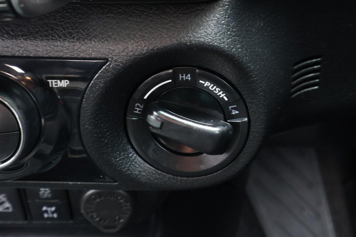 2023 Toyota Hilux SR5 GUN126R 4X4 Dual Range image 18