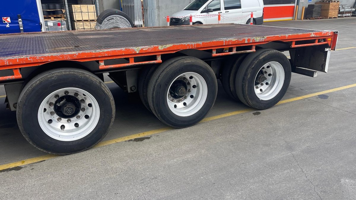 2010 Barker Drop Deck Flat image 12