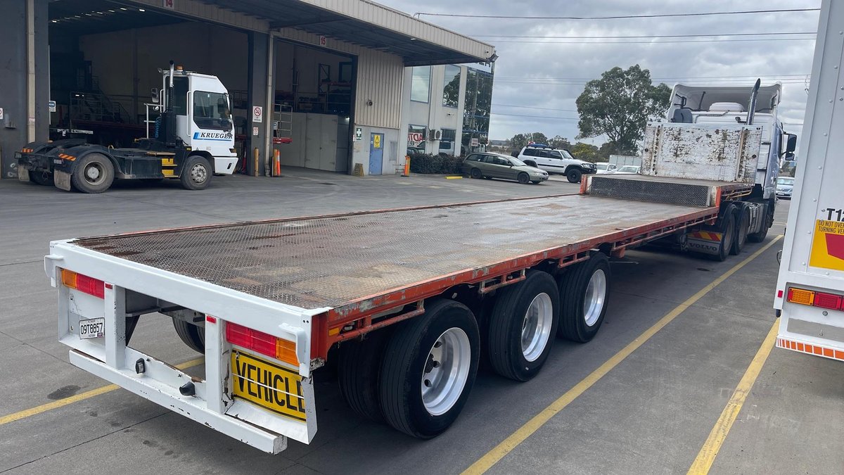 2010 Barker Drop Deck Flat image 10