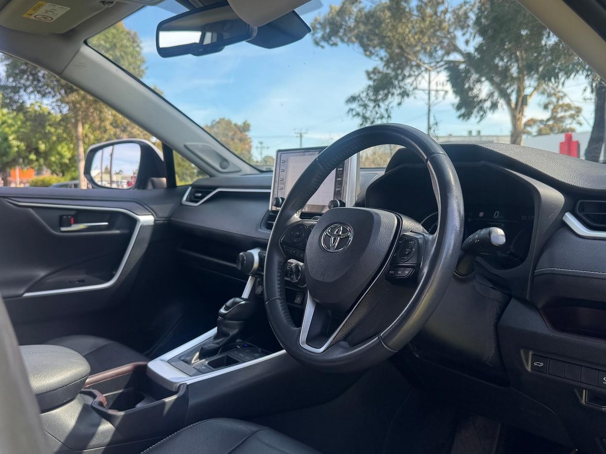 2020 Toyota RAV4 Cruiser AXAH52R image 16