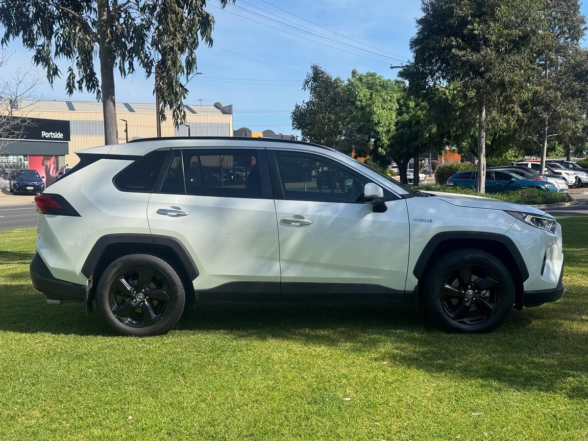 2020 Toyota RAV4 Cruiser AXAH52R image 8