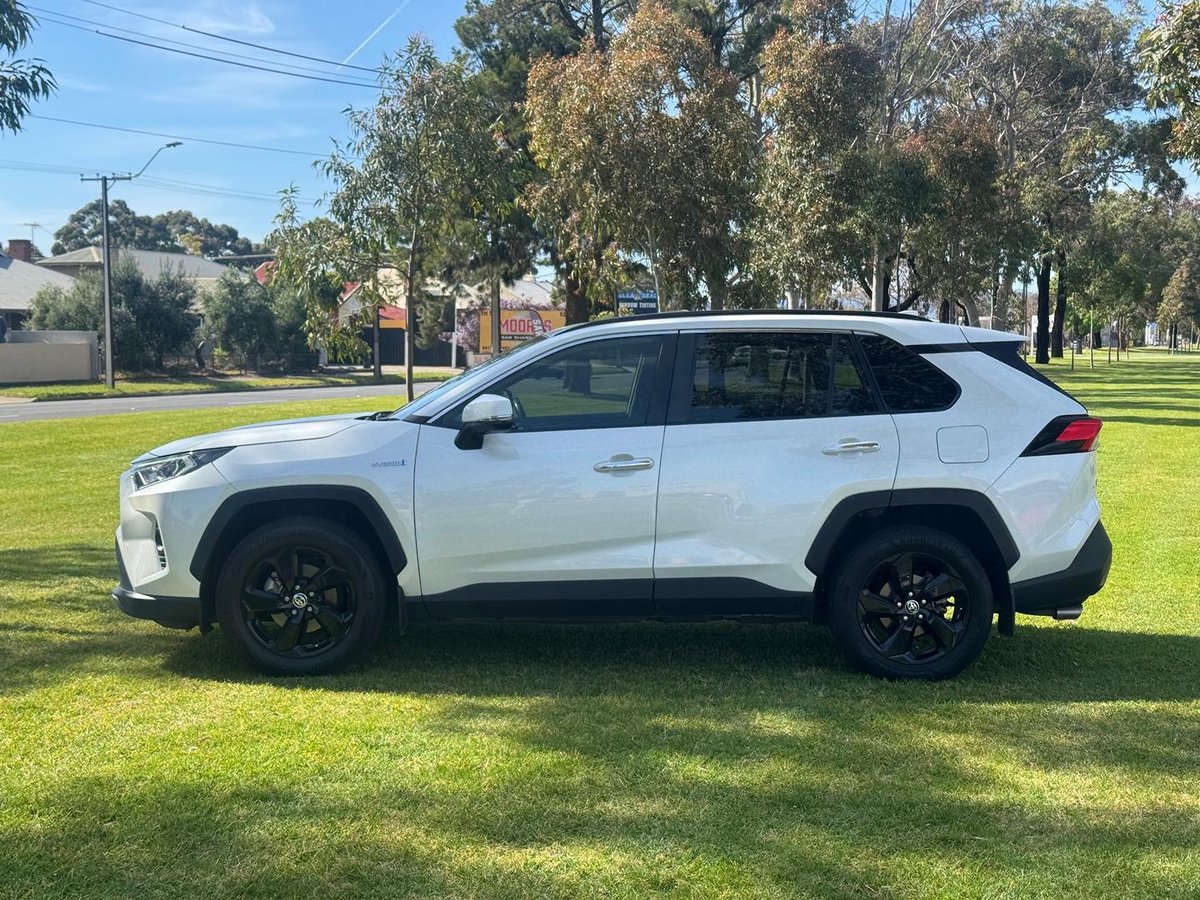 2020 Toyota RAV4 Cruiser AXAH52R image 5