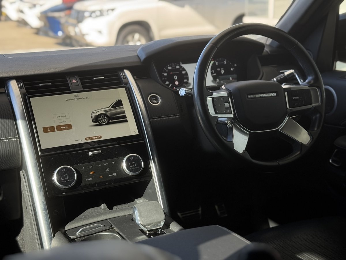 2021 Land Rover Discovery D300 R-Dynamic SE Series 5 MY22 4X4 image 12